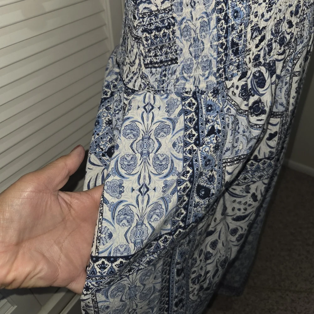 Old Navy Blue and White V Back Dress - Picture 3 of 5